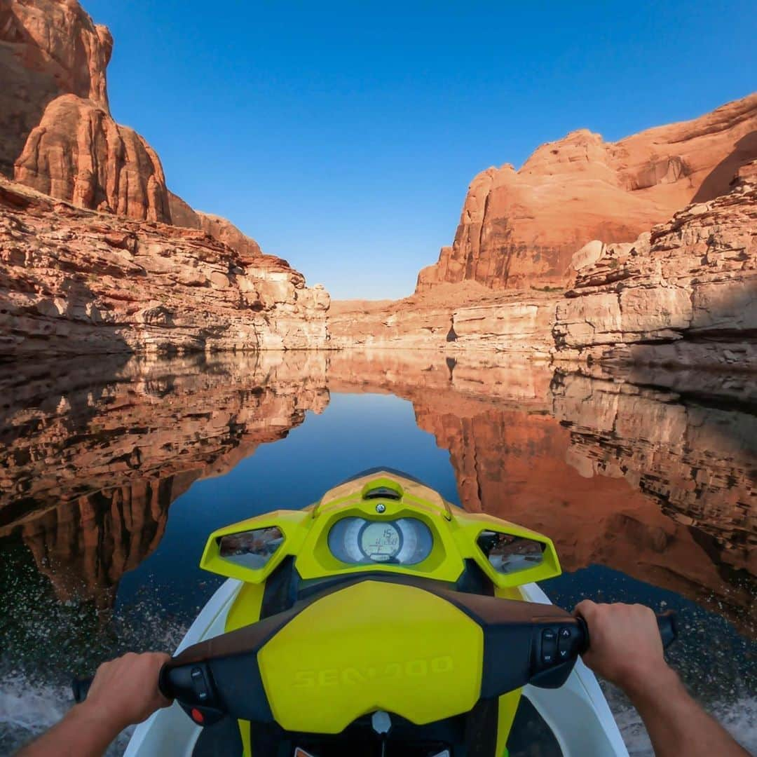 goproさんのインスタグラム写真 - (goproInstagram)「Photo of the Day: Powell perfection with #GoProFamily member @abekislevitz + #GoProHERO9 Black 🚤 ⠀⠀⠀⠀⠀⠀⠀⠀⠀ #GoPro #LakePowell #Utah #JetSki #Reflection」9月28日 4時08分 - gopro