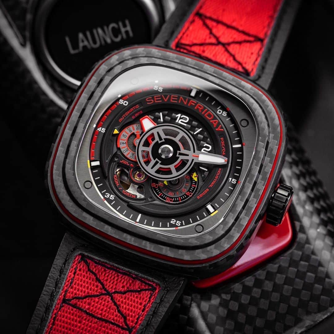 Daily Watchさんのインスタグラム写真 - (Daily WatchInstagram)「Looove the new @SevenFriday P3C/04 Red Carbon with bezel and animation ring in genuine carbon fiber 👀🔍 Featuring automatic Miyota 82S7 movement with 40 hours power reserve and visible balance wheel 🔴 #SevenFriday」9月28日 4時09分 - dailywatch