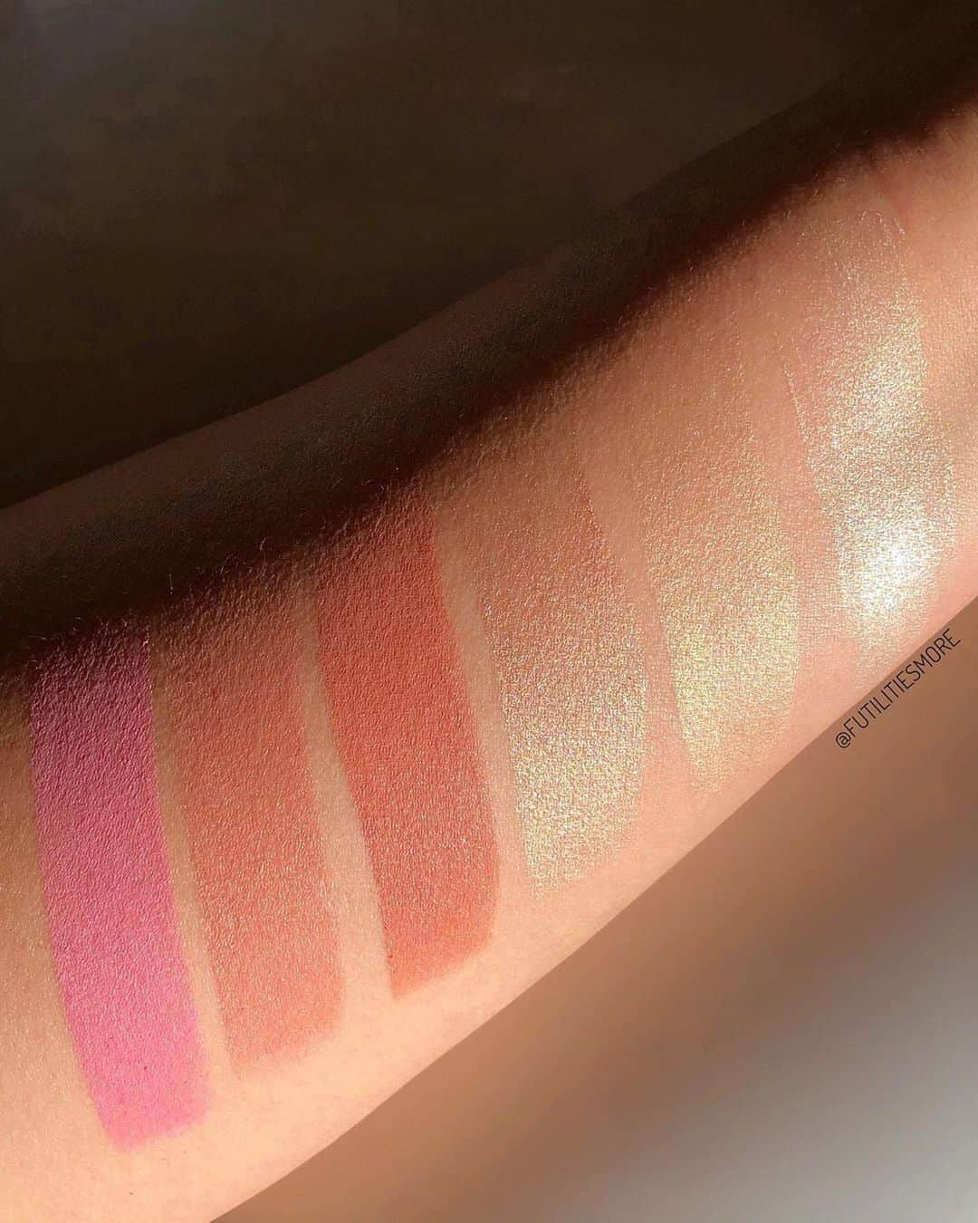 Kylie Cosmeticsさんのインスタグラム写真 - (Kylie CosmeticsInstagram)「swipe for blush and kylight stick swatches by @futilitiesmore 💓 which shade is your favorite?! 😻 get them now on KylieCosmetics.com」9月28日 4時15分 - kyliecosmetics