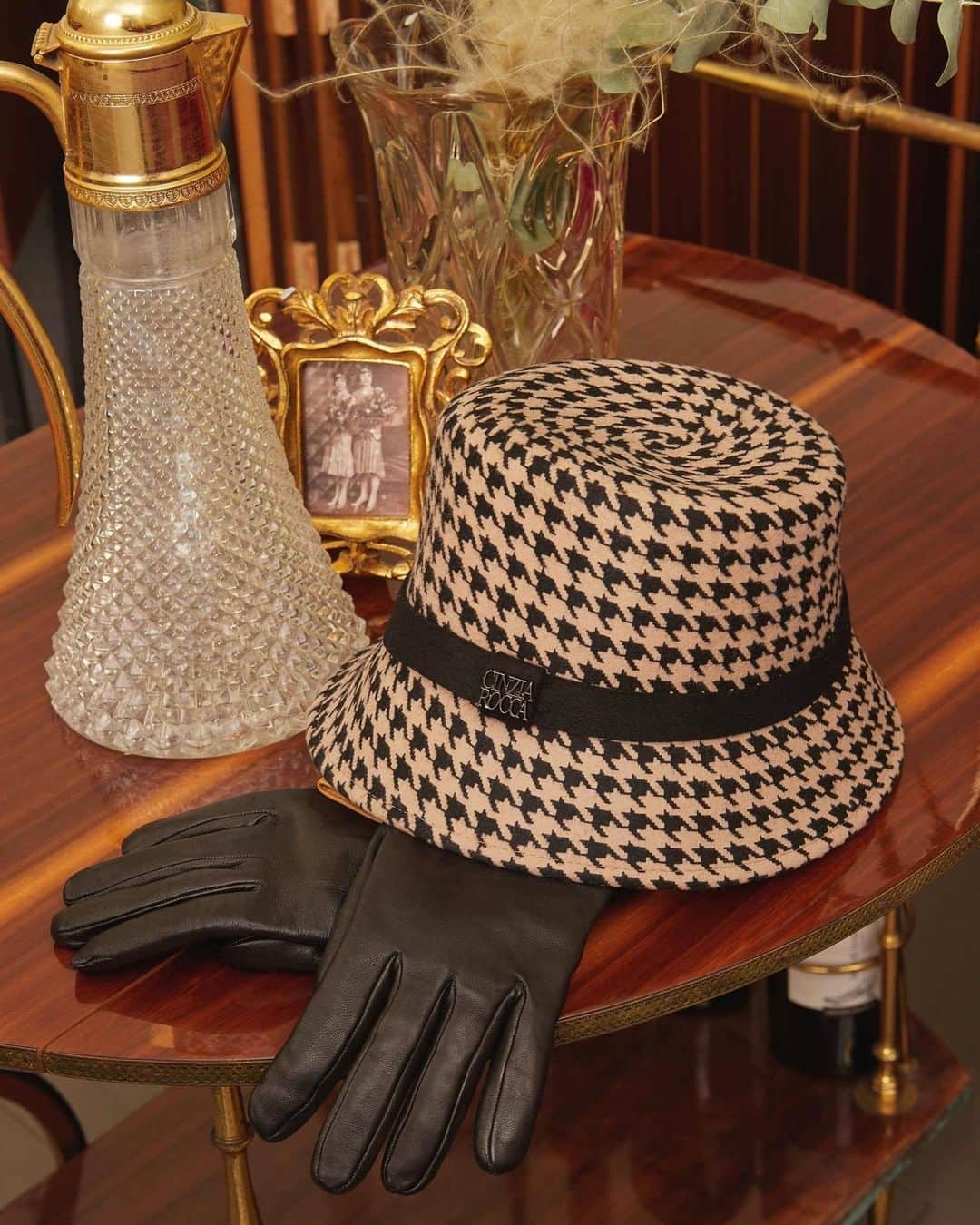 のインスタグラム：「Discover our proposals and elevate the look with a matching accessory.」