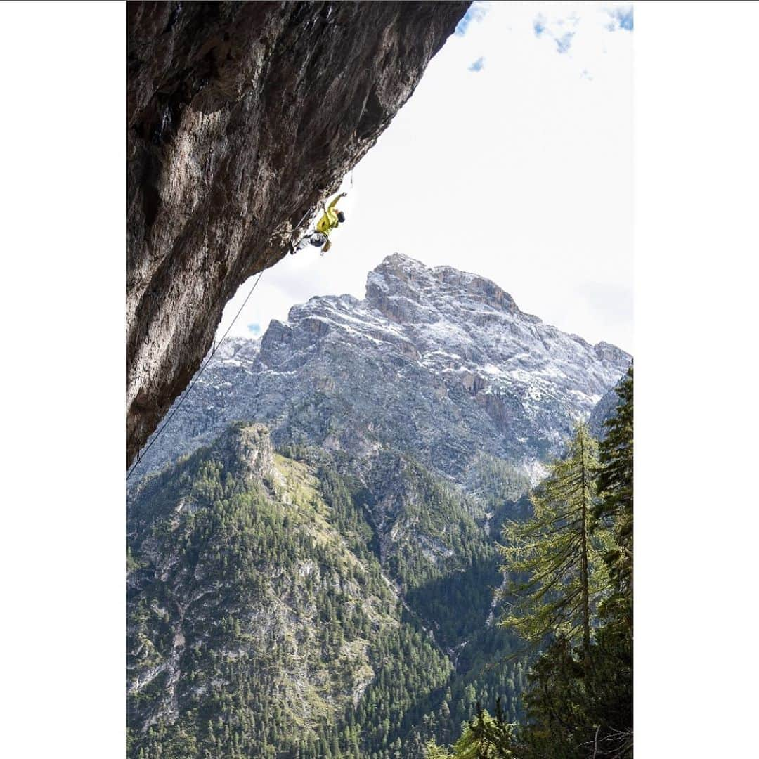 アレックス・メゴスさんのインスタグラム写真 - (アレックス・メゴスInstagram)「Today we visited another crag with some great potential for hard routes! It is more of a summer crag so it was a bit too cold to properly climb today but I checked out a new project which will for sure be 9a or harder once it's done. Looks like I have to come back in summer! Locals told us there are many areas where you can climb all summer and that's rather rare in Europe! On the @vertical.life.climbing app you can get a good idea of how much rock there is in South Tyrol. Thanks to @hannespfeifhofer for bolting that project and thanks to @rogger.daniel for taking amazing pictures. I'm sure I'll be back again next summer!  @vertical.life.climbing @visitsouthtyrol @3zinnendolomites  @patagonia_climb @redbullgermany @goretexeu @tenayaclimbing @sterlingrope @dmm_wales @cafekraft_nuernberg @fazabrushes @frictionlabs #stylefirst #carrotsforpower #verticallife #southtyrol #südtirol #3zinnen Pic @rogger.daniel」9月28日 4時27分 - alexandermegos