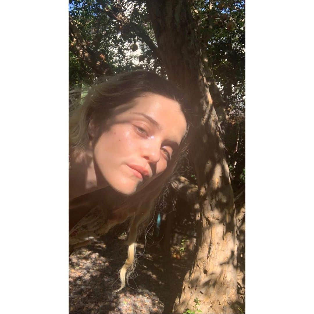 スカイ・フェレイラさんのインスタグラム写真 - (スカイ・フェレイラInstagram)「my first/last time in the sun」9月28日 4時29分 - skyferreira