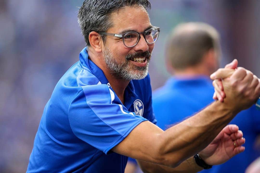 のインスタグラム：「Thank you Coach, Christoph and Frank. I will never forget your big support during my injury, and all the challenges we have faced together.  I wish you all the best 💙 For us it’s time to start something new , knowing all the improvements we have to do to bring Schalke as high as possible.  Glück Auf ⚒👊」