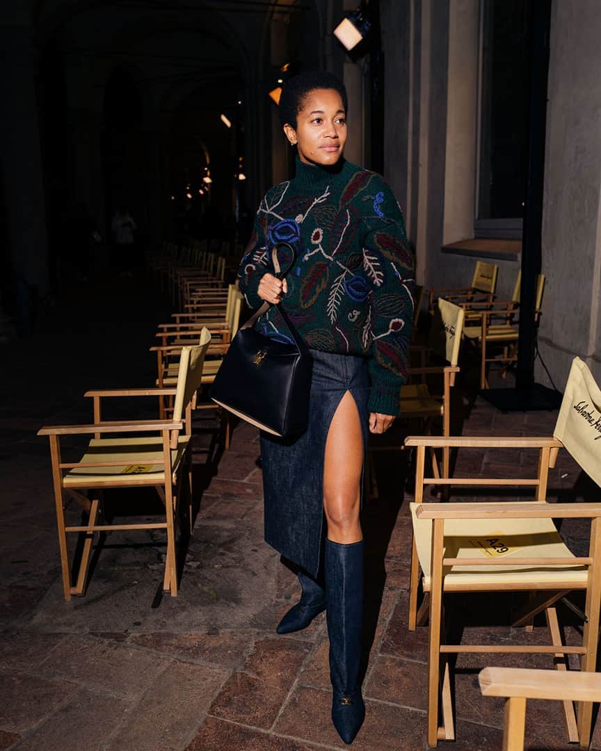 サルヴァトーレ・フェラガモのインスタグラム：「Tamu McPherson arrives at the Salvatore Ferragamo Spring/Summer 2021 show in a sacramento green embroidered cashmere sweater and denim skirt paired with thigh-high denim boots. #FerragamoSS21」