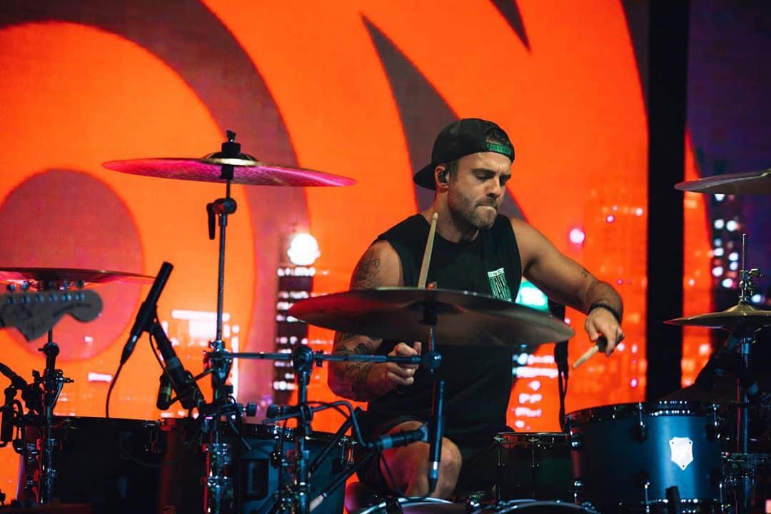 リアン・ドーソンのインスタグラム：「How were we supposed to know It all adds up when you let go And where are we supposed to go from here?」