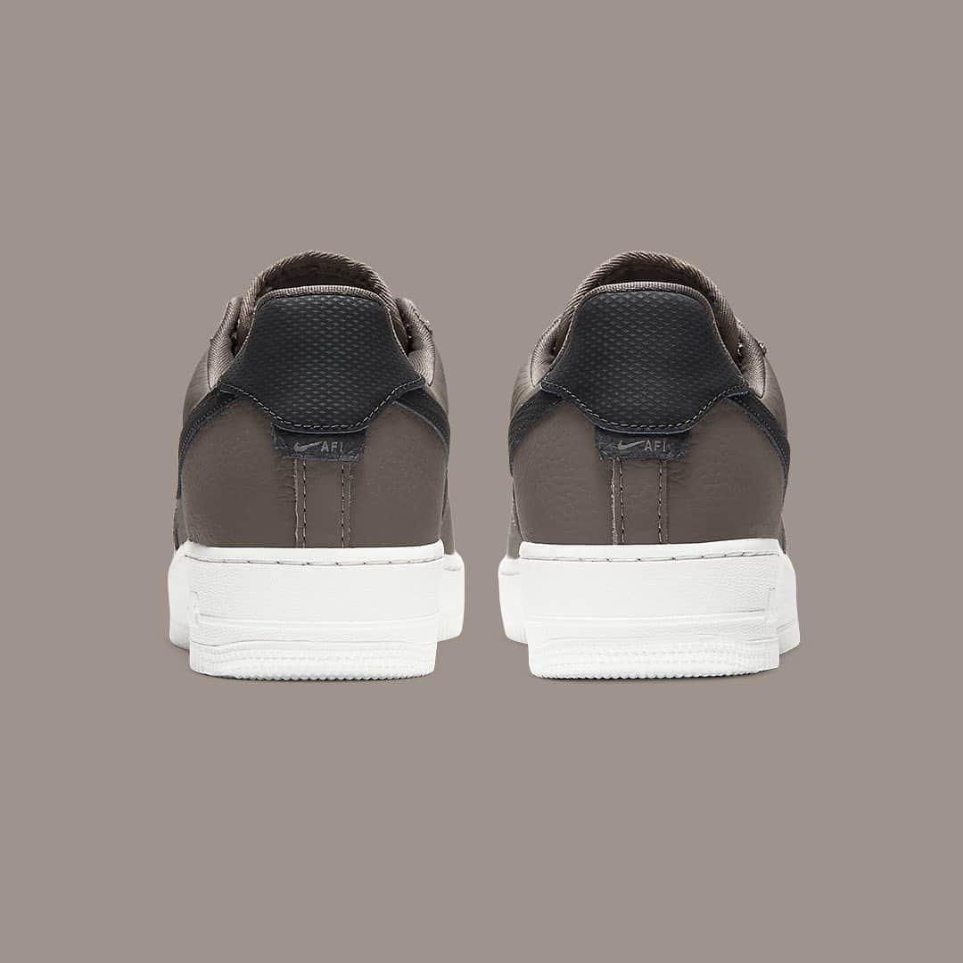 HYPEBEASTさんのインスタグラム写真 - (HYPEBEASTInstagram)「@hypebeastkicks: @nike has crafted a Fall-ready "Ridgerock" colorway of the Air Force 1. The shoe features premium high-quality materials such as the earthy gray-brown tumbled leather accompanied by textured black Swooshes, two-tone tongue tags, and black heel pieces. Other details include a small AF1 tag on the tongue label in place of the traditional Nike tag as well as a small Swoosh and AF1 tab on the heel. Pick up a pair on October 3 for $120 USD via Nike SNKRS.⁠⠀ Photo: Nike」9月28日 4時48分 - hypebeast