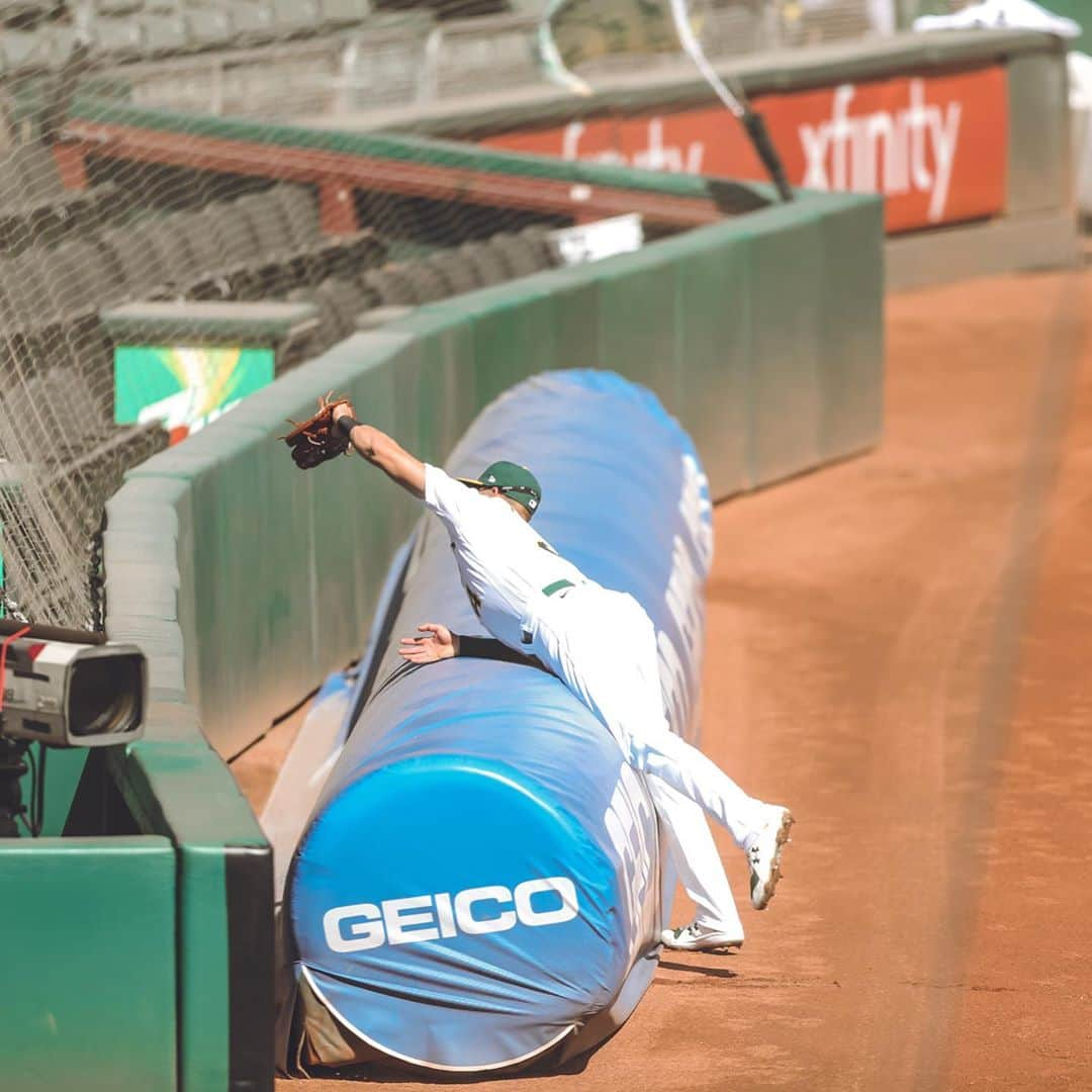 オークランド・アスレチックスさんのインスタグラム写真 - (オークランド・アスレチックスInstagram)「15 minutes could save you an out or more on run insurance. #RootedInOakland」9月28日 4時55分 - athletics