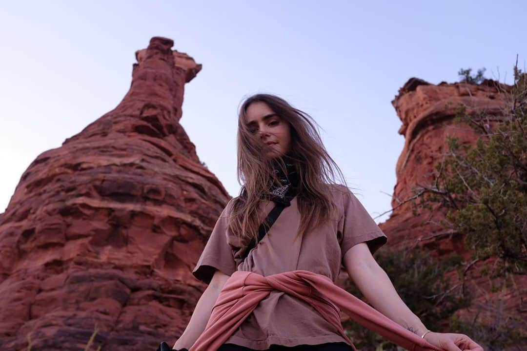 リリー・コリンズさんのインスタグラム写真 - (リリー・コリンズInstagram)「Soaking in the Sedona energy...」9月28日 4時59分 - lilyjcollins