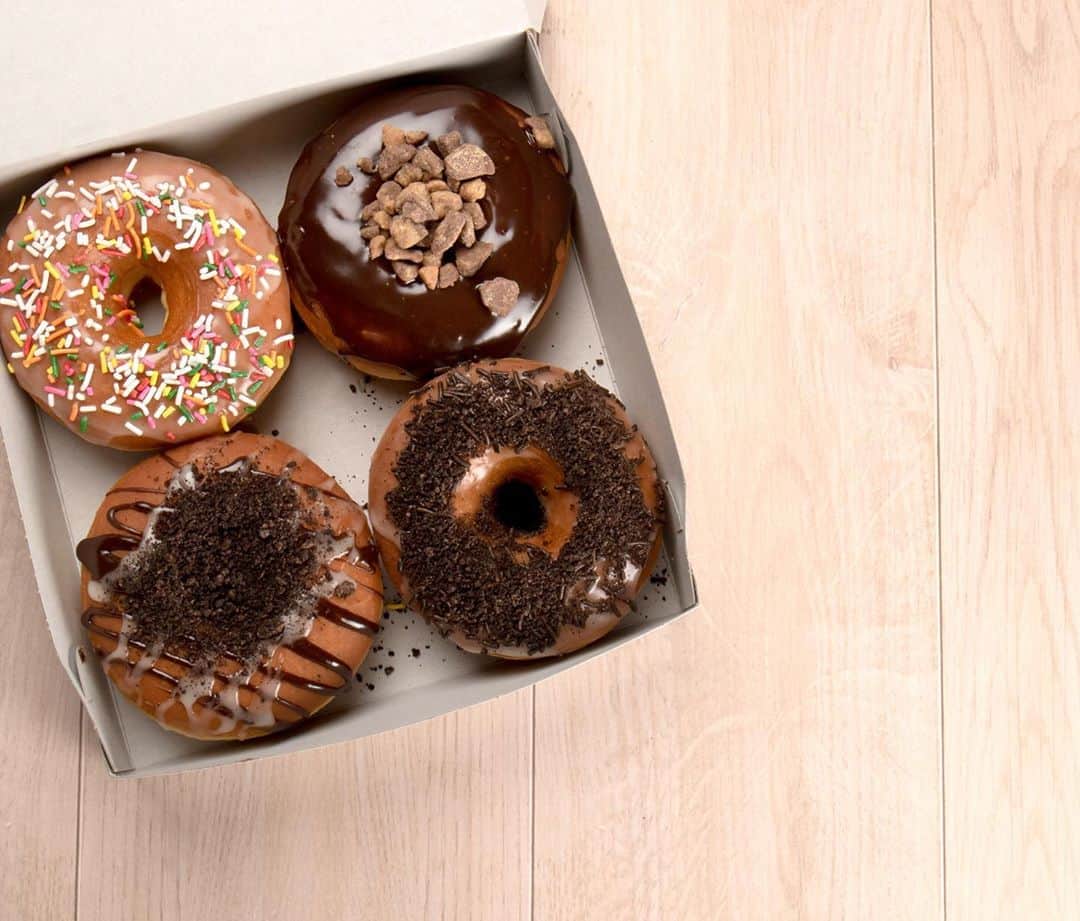 Zippy's Restaurantsのインスタグラム：「D.Y.O Donut Kit 🍩  Decorate-It-Yourself  Donut Kits includes:  • 4 Unglazed Donuts  • Vanilla Glaze  • Chocolate Glaze  • Rainbow Sprinkles  • Chocolate Sprinkles  • Cookie Crumbs  • Chocolate Peanut Butter Chunks」