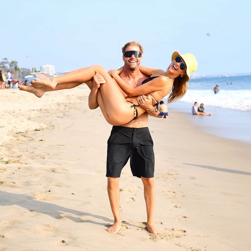 Ludi Delfinoのインスタグラム：「Happy Birthday to the one that stole my heart. You give me joy,love and light in my life, love you. @ericdchambers ❤️🌊🎉🎂✨」