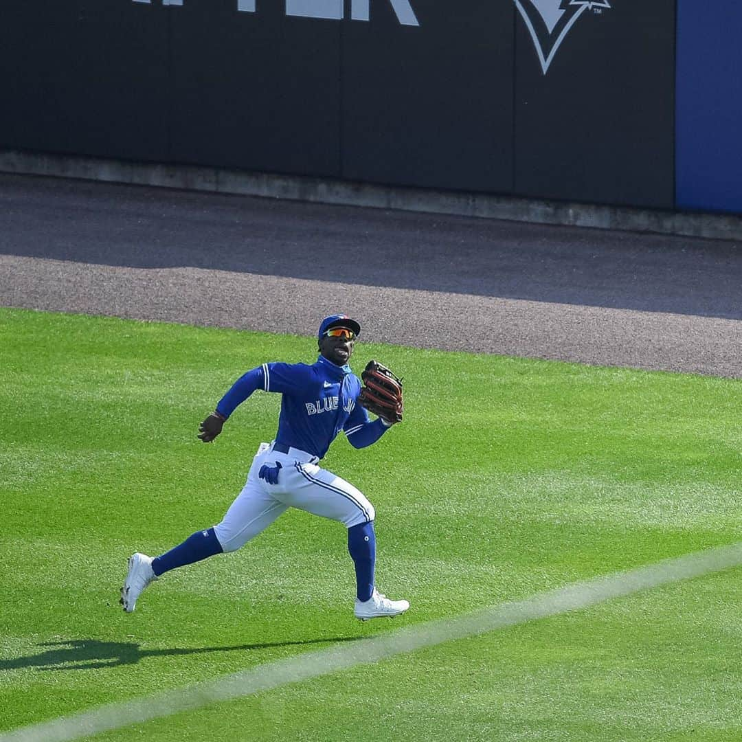 トロント・ブルージェイズさんのインスタグラム写真 - (トロント・ブルージェイズInstagram)「🚨 CATCH OF THE YEAR 🚨 #WeAreBlueJays」9月28日 5時14分 - bluejays