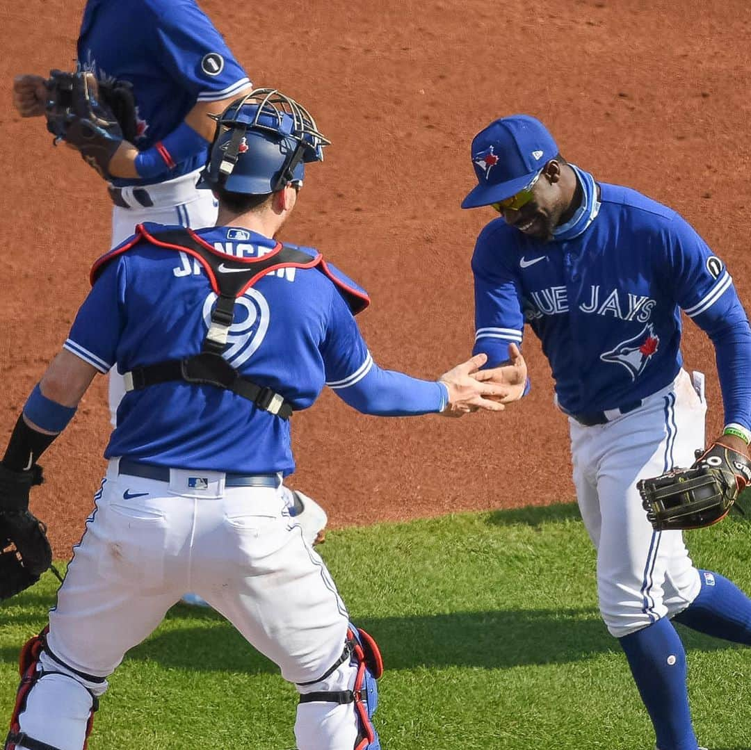 トロント・ブルージェイズさんのインスタグラム写真 - (トロント・ブルージェイズInstagram)「🚨 CATCH OF THE YEAR 🚨 #WeAreBlueJays」9月28日 5時14分 - bluejays