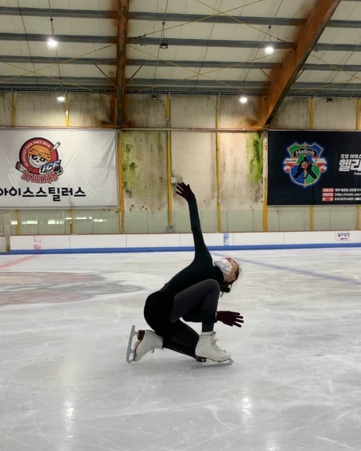 レベッカ・キムのインスタグラム：「This girl has improved so much keep going @bombombom0106 🙏🏻 #karatekid」