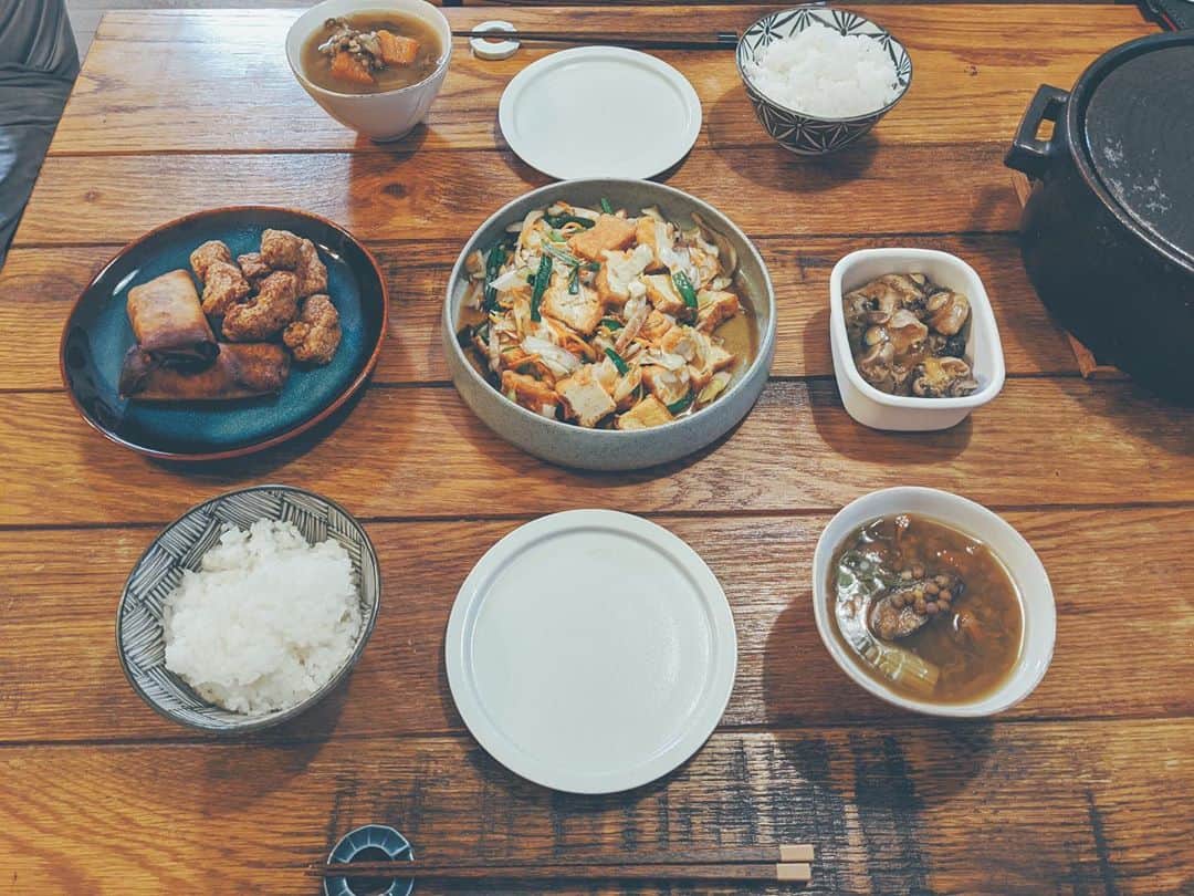 藤田敦子さんのインスタグラム写真 - (藤田敦子Instagram)「ㅤ 【#blendakitchen 】 Dinner ✔︎厚揚げと野菜の炒め物 ✔︎ソイミート唐揚げとvegan春巻き ✔︎野菜たっぷりスープ ✔︎久々の白米 ㅤ 野菜の炒め物は、パルシステムの 炒めるだけのやつ。ほんと便利✌️ 白米は夫の田舎から送られてきた 新米の玄米を精米して、久々に白米のみで。 精米したての新米、最高🤤」9月28日 14時52分 - blenda0305
