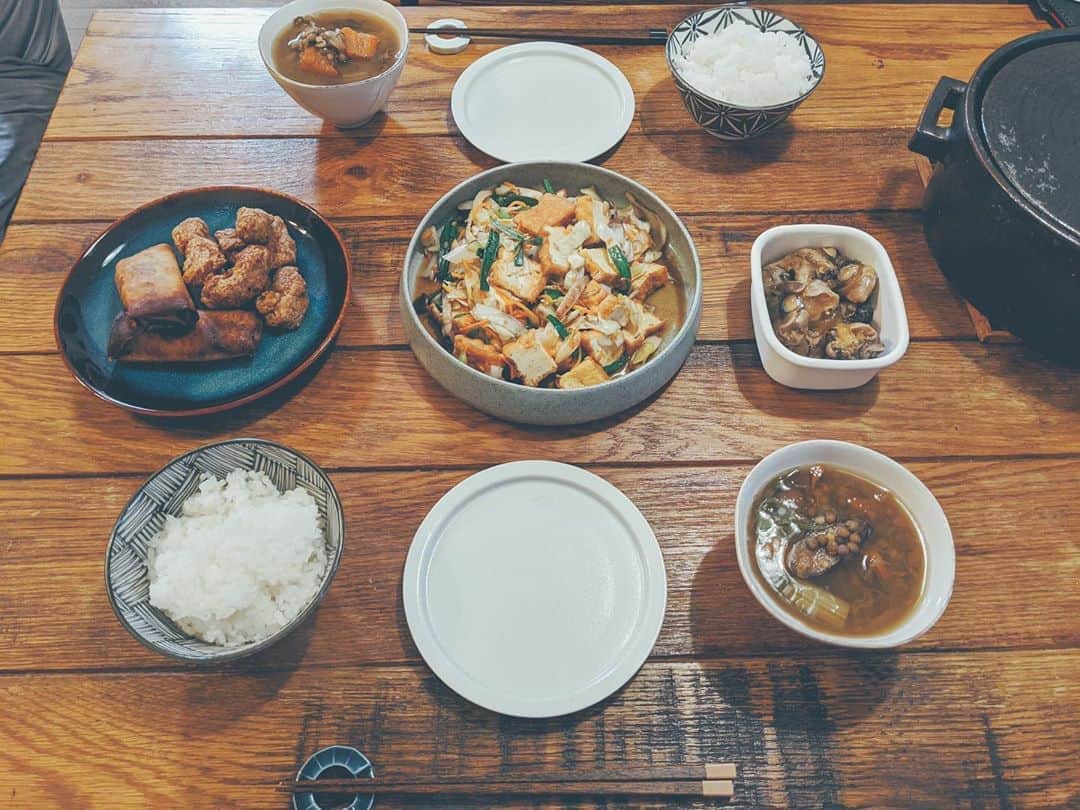 藤田敦子のインスタグラム：「ㅤ 【#blendakitchen 】 Dinner ✔︎厚揚げと野菜の炒め物 ✔︎ソイミート唐揚げとvegan春巻き ✔︎野菜たっぷりスープ ✔︎久々の白米 ㅤ 野菜の炒め物は、パルシステムの 炒めるだけのやつ。ほんと便利✌️ 白米は夫の田舎から送られてきた 新米の玄米を精米して、久々に白米のみで。 精米したての新米、最高🤤」