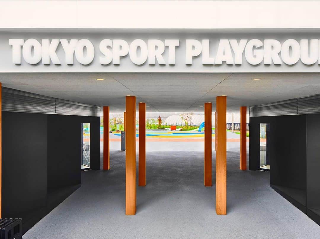 フジテレビ「スケートボード」さんのインスタグラム写真 - (フジテレビ「スケートボード」Instagram)「▶︎ NIKEデザインの新コンセプトパーク「TOKYO SPORT PLAYGROUND SPORT x ART」（東京・豊洲）が10月10日オープンと発表されました👏👏﻿ ﻿ #New #skatepark #skateboard #skate #sk8 #スケートボード #スケートパーク #Nike #NikeSB #東京 #豊洲﻿ ﻿ 【 TOKYO SPORT PLAYGROUND SPORT x ART 】﻿ <所在地> 東京都江東区豊洲 6 丁目 4-1﻿ ゆりかもめ「新豊洲駅」徒歩 2 分/東京メトロ有楽町線「豊洲駅」徒歩 13 分﻿ ﻿ <オープン日> 10 月 10 日(土)﻿ ﻿ <営業時間>﻿ 平日 15:00~21:00(最終受付 20:00)﻿ 土日祝日 10:00~21:00(最終受付 20:00) ﻿ ※イベントにより営業時間変更あり﻿ ﻿ <利用方法>﻿ NIKE アプリからの事前登録制となります。 ﻿ ※一般開放日(主催・運営:三井不動産レジデンシャル)は当日利用も可能。(受付にて NIKE アプリから登録) ﻿ ※一般開放日、年齢による注意事項などの詳細に関しては下記を確認ください。﻿ https://tokyo-sp.com/how-to-use」9月28日 14時48分 - sk8_fujitv