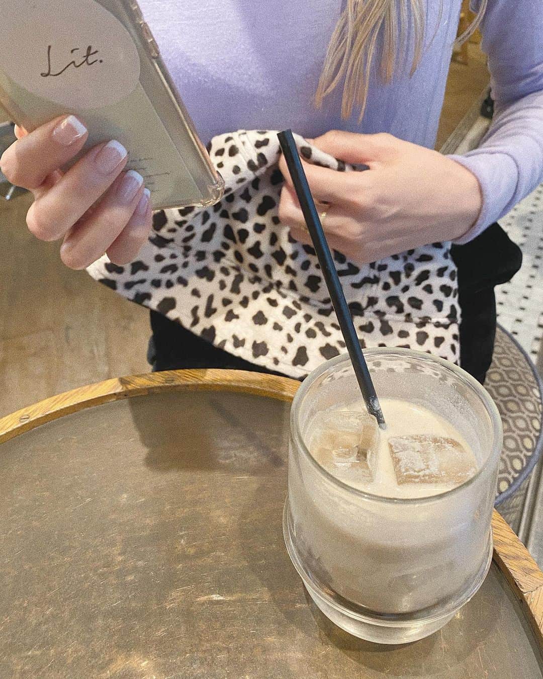 中谷愛のインスタグラム：「冬のお洋服も只今セレクト中。✏️ かわいいニットやコートなど準備中なので、 おたのしみに..🧶🤫⛸#lit.」