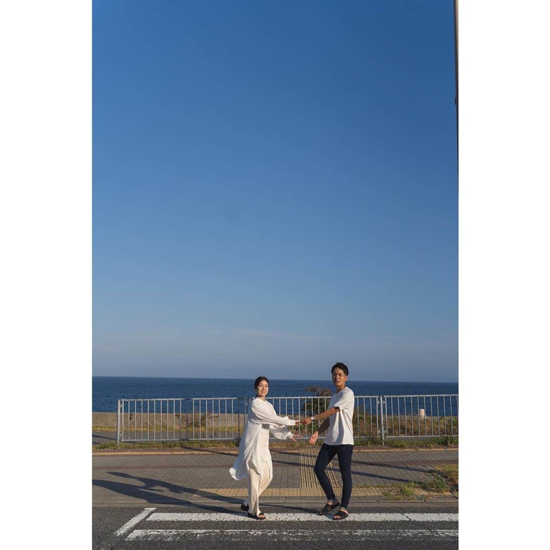 Studio TVB Kobeさんのインスタグラム写真 - (Studio TVB KobeInstagram)「. 10/26〜11/4期間限定淡路島プラン。  一緒に旅をしませんか？ 旅をしながら写真を撮りましょう。  期間限定の私服撮影追加プラン、淡路島和洋装プランもご用意しています。  お気軽にお問い合わせください✨ . Photographer @yoshikimaruo_photography  ・ #d_weddingphoto  #fearlessphotographers #hueart_life #igers_jp #weddinginspiration #tokyocameraclub  #indy_photolife #good_portraits_world  #loves_nippon_portrait  #結婚写真 #前撮り  #フォトウェディング #ウェディングフォト  #ブライダルヘア #ブライダルヘアメイク  #sheer #透明感 #2020秋婚 #2020冬婚  #おしゃれさんとつながりたい  #関西のプレ花嫁さんと繋がりたい  #エンゲージメントフォト #ウェディングニュース #神戸花嫁 #神戸前撮り #神戸旅行  #撮る結婚式 #淡路島 #淡路島旅行」9月28日 15時06分 - studiotvb_kobe