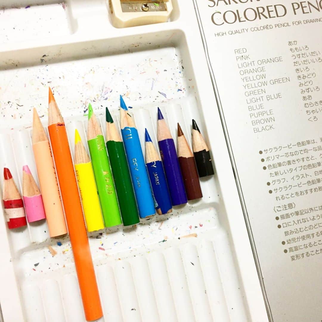 平野由実さんのインスタグラム写真 - (平野由実Instagram)「学校で使っている色鉛筆。 ここまで色鉛筆を使ってくれるとは。 色鉛筆も喜んでいるだろうなぁ。 残りは、キャップをつけて家で使おう。  #色鉛筆 #✏️ #小学生 #オレンジ色だけ長い」9月28日 15時36分 - yumi_hiranoo