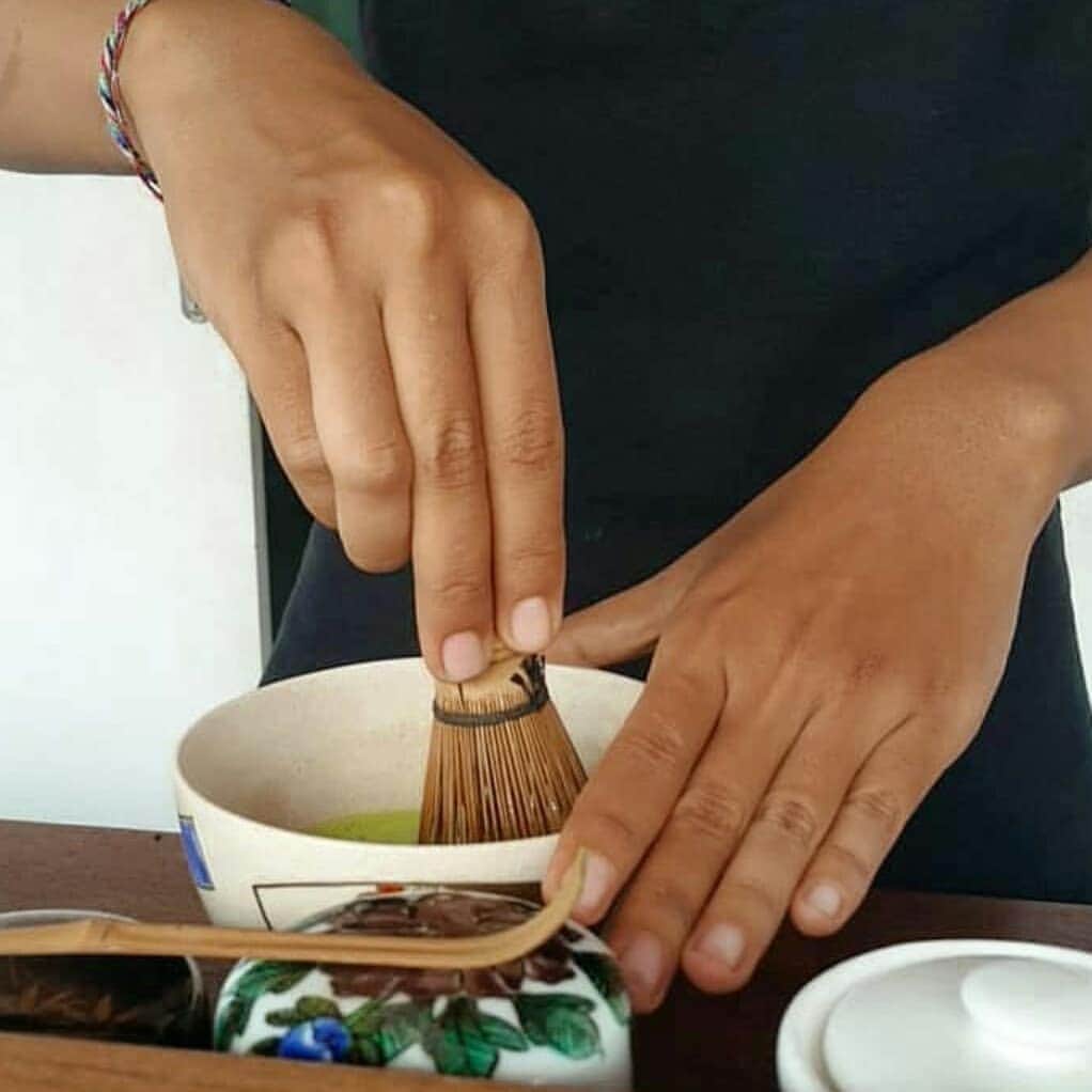 のインスタグラム：「The mindful,respectful, calm and openminded preparation is what makes matcha from a healthy drink to medicine for body and mind.  #toirowagashi」