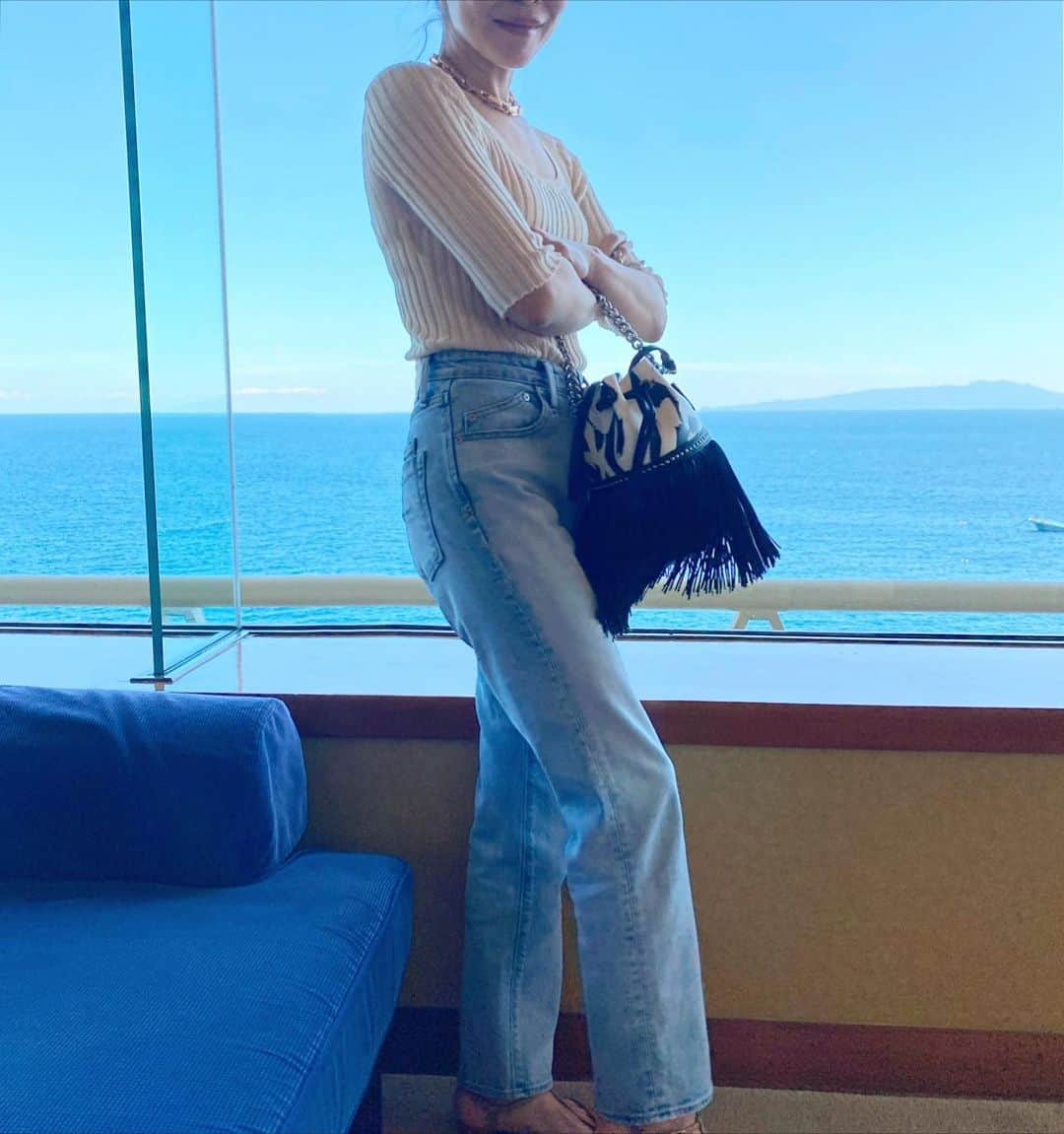 辻直子さんのインスタグラム写真 - (辻直子Instagram)「#blueskybluedenim#newdenim#newbag#newsky @yanuk_official ➕ @sadamayumi 👖 @jandmdavidson 👜 好きですね。  時間を忘れちゃうぐらいずっと見ていられる青い空🌎  晴れわたるように」9月28日 15時48分 - naoko.ts