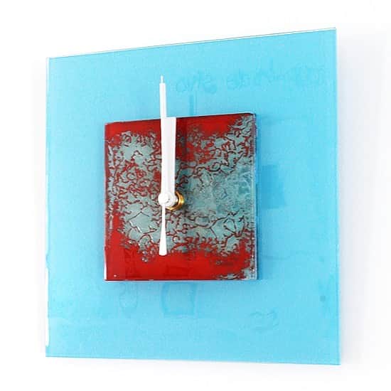 comb de shioさんのインスタグラム写真 - (comb de shioInstagram)「時計から、アートのある生活、はじめませんか？  glass art clock by Isako TODA﻿ ﻿ #アートのある暮らし ﻿ ------------------------﻿ 【作品リスト】﻿ ﻿ ■ ガラスアート時計・「Life」 C_190323  オンラインショップ掲載中です。﻿ ﻿ ﻿ #combdeshio﻿ #コムデシオガラス ﻿ #コムデシオ ﻿ #ガラス作家杜多一菜子﻿ #三重県  #三重県津市  #インテリア好きな人と繋がりたい﻿ #インテリアデザイン﻿ #おしゃれインテリア #インテリアアート #壁掛けインテリア #おしゃれな部屋  #抽象画アート #寝室インテリア  #壁掛け時計 #ガラス時計 #新築祝いのプレゼント #結婚祝いのプレゼント  #おうち時間を楽しむアイテム ﻿#インテリア時計  #artist  #interiorart #interiorartwork #artclock #glassclock #japanesecraft #clock」9月28日 15時51分 - comb_de_shio