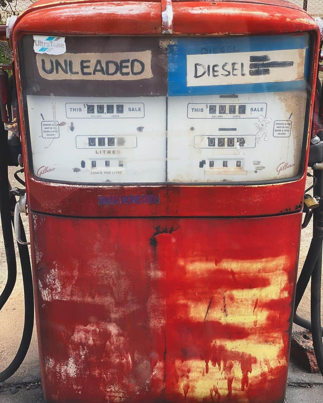 マッケンジー・ヴェガさんのインスタグラム写真 - (マッケンジー・ヴェガInstagram)「We couldn’t count on this little gas station to get us home unfortunately. So we literally had to time the driving just right so that we’d hopefully run out of gas right when we made it to the nearest station, an hour and twelve minutes away LOL. And even then we needed a miracle to get there in our 7meter van driving up and down hills, with the needle hovering just above empty.  And 600 meters before our miracle gas station that was 98km away, google maps choose not to mention the 2.7 meter clearance bridge.... our van is 2.8 meters 😂 it was almost like a very horrible tease. but yes..... it was like putting on a very very tight, yet desirable pair of jeans.... worth all the squeezing. And we made it 😂 ⛽️ 🚌」9月28日 7時32分 - makenzievega