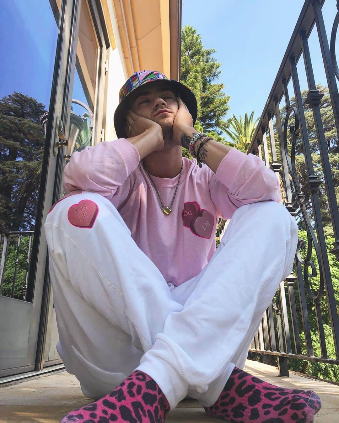 ジャック・ジョンソンのインスタグラム：「Final week to get your YOU LIE streetwear before it’s gone forever! JVCKJ.com (only get some if u wanna be extremely cozy tho... just warning you)」