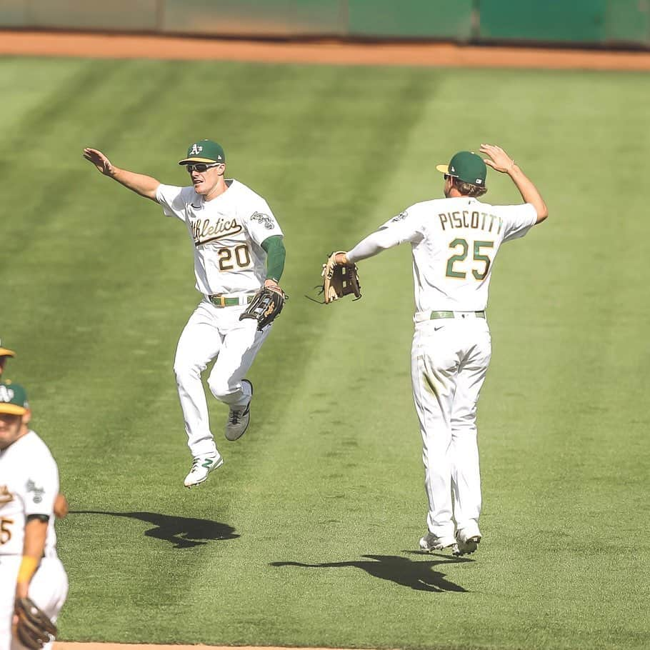 オークランド・アスレチックスさんのインスタグラム写真 - (オークランド・アスレチックスInstagram)「A’s will sea the M’s next year as we’re off to the Postseason.  #ULTRAMoment」9月28日 7時37分 - athletics