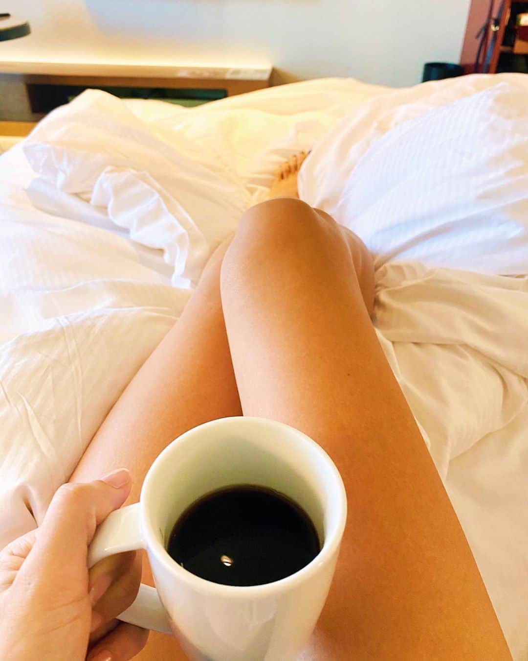 ジュリア・ミナトヤさんのインスタグラム写真 - (ジュリア・ミナトヤInstagram)「☕️﻿ ﻿ ﻿ ﻿ ﻿ ﻿ ﻿ #morningcoffee#morning#chill#morningchill」9月28日 8時09分 - julia.minatoya