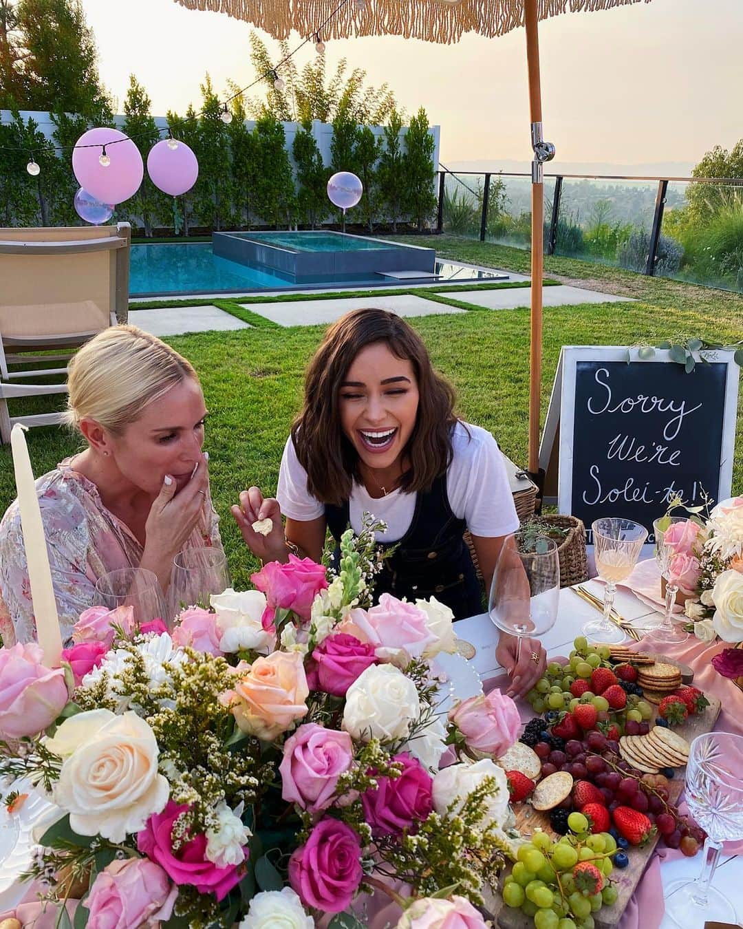 オリビア・カルポさんのインスタグラム写真 - (オリビア・カルポInstagram)「Last month I was planning a surprise baby shower sprinkle for my sister and she ended up having the baby 3 weeks early. I had to spoil the surprise but good news is we had one extra party guest!!!!! 💕💕💕💕 *also: lesson learned, do NOT plan a shower 1 week before a persons due date* .. we love you baby Solei! Better Solei-te than never @thepicnic.collective」9月28日 8時24分 - oliviaculpo