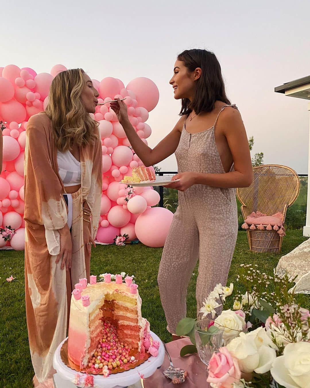 オリビア・カルポさんのインスタグラム写真 - (オリビア・カルポInstagram)「Last month I was planning a surprise baby shower sprinkle for my sister and she ended up having the baby 3 weeks early. I had to spoil the surprise but good news is we had one extra party guest!!!!! 💕💕💕💕 *also: lesson learned, do NOT plan a shower 1 week before a persons due date* .. we love you baby Solei! Better Solei-te than never @thepicnic.collective」9月28日 8時24分 - oliviaculpo