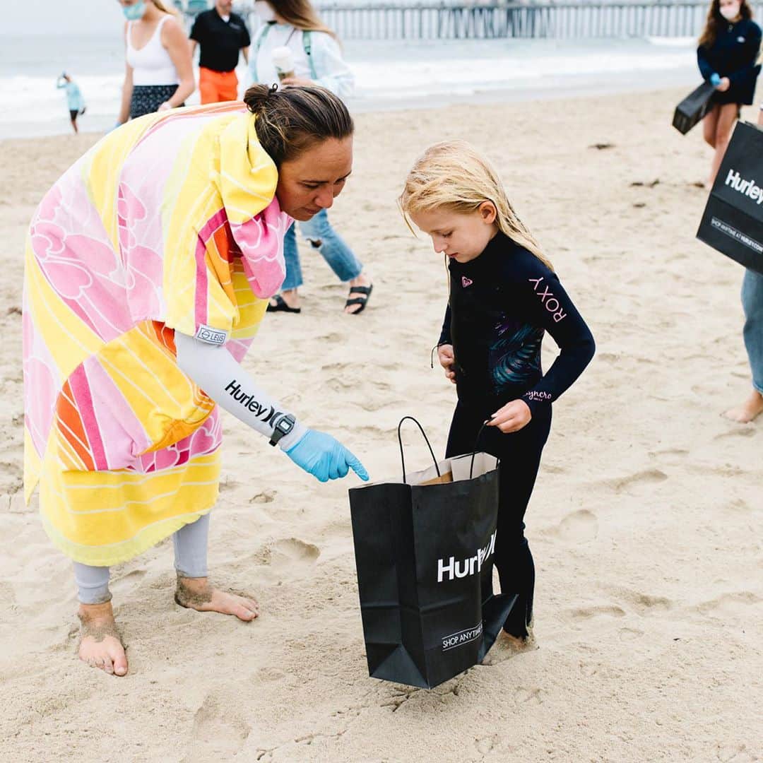 カリッサ・ムーアのインスタグラム：「Such a fun morning with @hurley at HB yesterday! Mahalo to everyone that showed up to clean the beach and share some waves☺️🙏🏼 #givemoorealoha @moorealoha pics: @iamsamkimm」