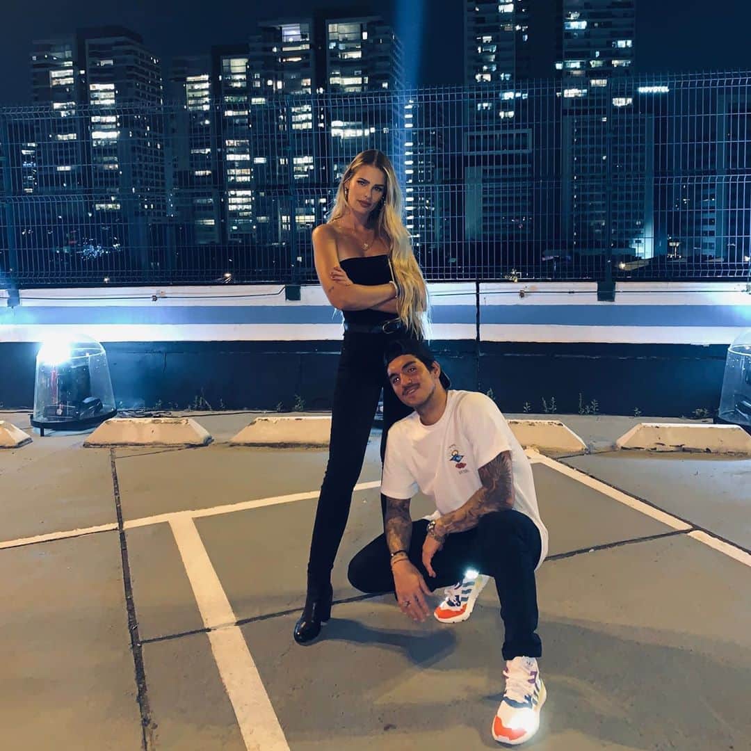 ガブリエル・メディーナのインスタグラム：「with bae 🖤 @yasminbrunet1」