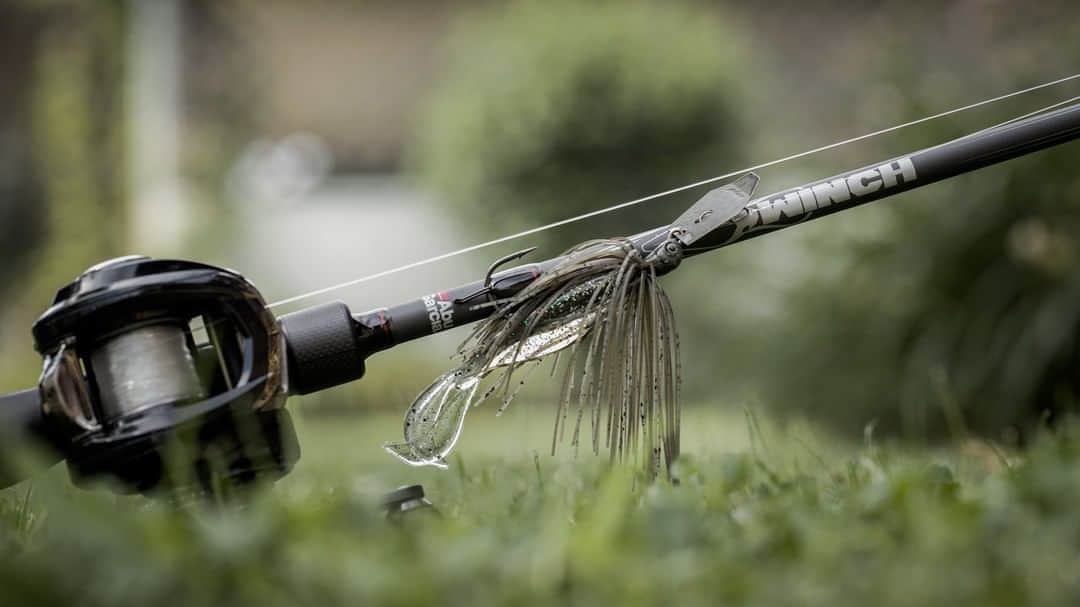のインスタグラム：「Pour some diesel on your vibrating jig game. Designed specifically for a vibrating jig among other techniques, the WINCH 7'5 has a soft tip and slow taper paired with an impressive backbone. This allows the fish to fully inhale the bait then, hammer home the hook and wrestle those big bass out of cover. #AbuGarcia #WINCH #Fish2Win」