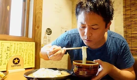 わっきーさんのインスタグラム写真 - (わっきーInstagram)「香川で新しいうどんの形。 つけ麺だけど、麺は完全手打ちの自家製讃岐うどん。 看板メニューの 「京鴨とネギのつけ麺」をいただく。 店主の寒川さんとは同世代でした。 個人で毎日頑張って営業されていて、 高松もコロナの影響を受けて 客足が減っているそうです。 微力ですが、少しでも応援に繋がれば。  #讃岐つけ麺寒川  #讃岐  #讃岐つけ麺  #讃岐うどん  #手打ちうどん  #京鴨  #つけ麺  #麺スタグラム  #香川グルメ #高松グルメ  #高松うどん  #高松ディナー  #youtube #youtuber #ユーチューブ #わっきーtv #わっきー #食レポ #飯テロ #飯テロ動画」9月28日 9時08分 - makoto_ishiwaki