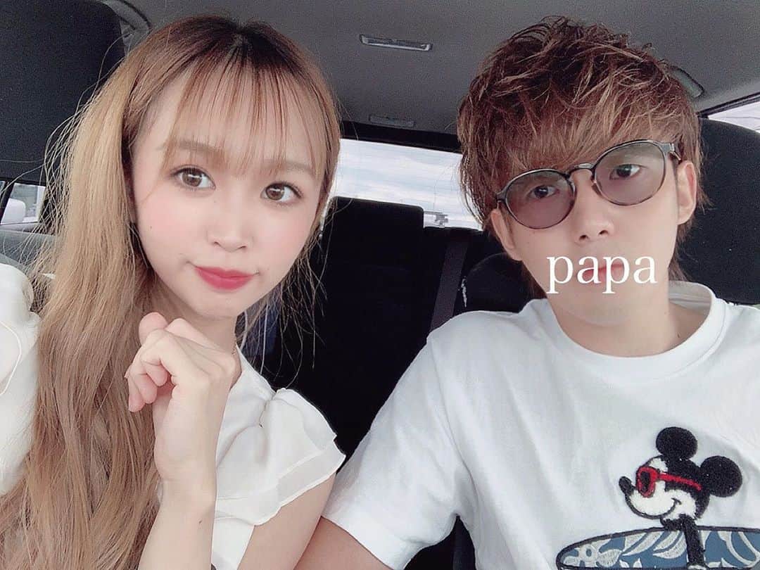 さっぴちゃんのインスタグラム：「... . 家でも外でもいつもさらっと あかりがご飯が上手に食べられるのも お片付けができるのもあずさがしっかり教えて くれてるからだよ〜☺️ . 沢山おしゃべりするのはあずさがいつも 沢山話しかけてるからだよ〜☺️ . お歌と踊りが上手なのもあずさが一緒になって 毎日やってくれてるからだよ〜☺️ . がっくんに優しいのはあかりにいつも沢山 あずさがかまってあげてるからだよ〜☺️ . あかり、超ママっ子だよね〜 ママ優しいもんね〜パパもママ大好きだもん 分かるよ〜(ˊᵕˋ)でも取らないで🤪！(笑) . 私にも周りにも、言われたら嬉しくて やる気がみなぎる言葉を本当にさらっと言ってくれて なんて主婦の気持ちが分かる男なんだと 毎回心の中でとっても嬉しい気持ちになる☺️♡ . さてさて今日も頑張ろう♡ お誕生日用のお買い物行かないと👧🏼🎀 . . ………………………………(♡)……………………………… .」