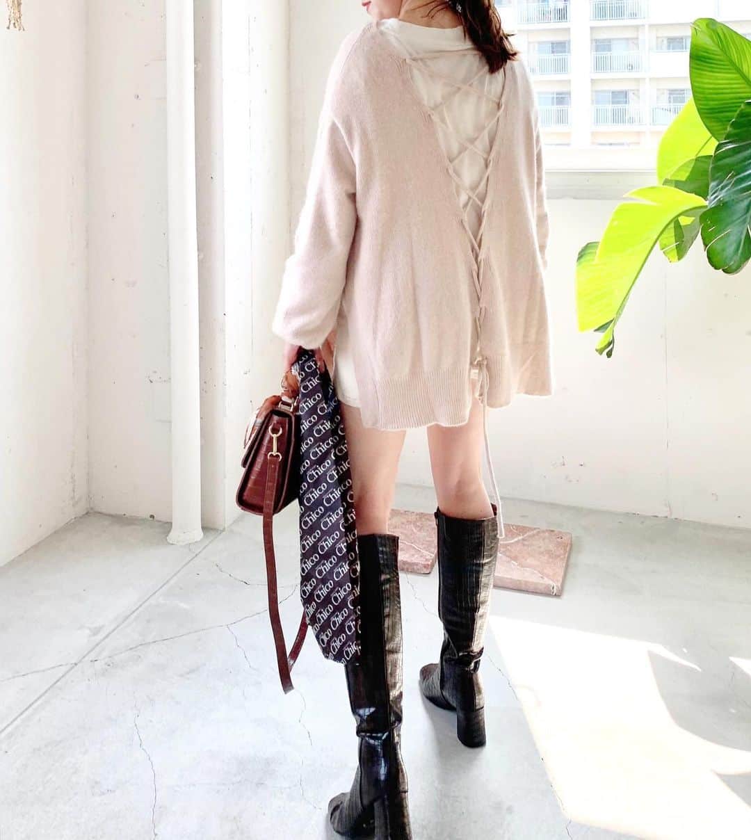 mina hinokuchiのインスタグラム：「. もうすぐ♡♡ ロンTとロングブーツで合わせたい！ 最近いきなり寒くなったのでニット欲が、、！ 今週沢山新作ニット入荷します🧶 . . #whoswhochico #salonbychico #フーズフーチコ　#ニット　#ロングブーツ」
