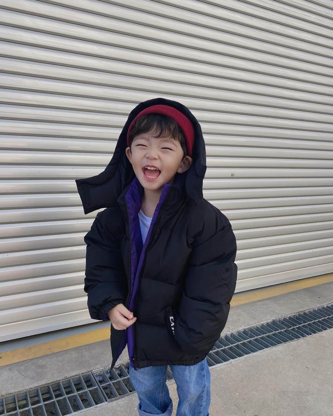 ウンチェのインスタグラム：「#협찬 울 애기 눈 오디갔쪄 - 웃을 때 눈이 없어지는  우리집 사랑둥이♥️ - - - - #키디키디 #kidikidi #키디크루 #래핑차일드  #패딩점퍼 #리버시블점퍼 #육아스타그램 #일상 #아들스타그램 #럽스타그램 #세젤귀 #커엽 #뜽유」