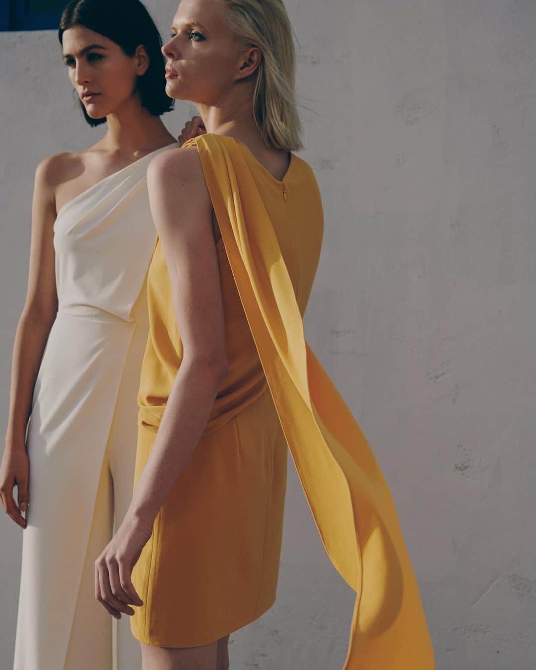 ホルストンのインスタグラム：「Party-ready silhouettes. ⠀ ⠀ #Halston」