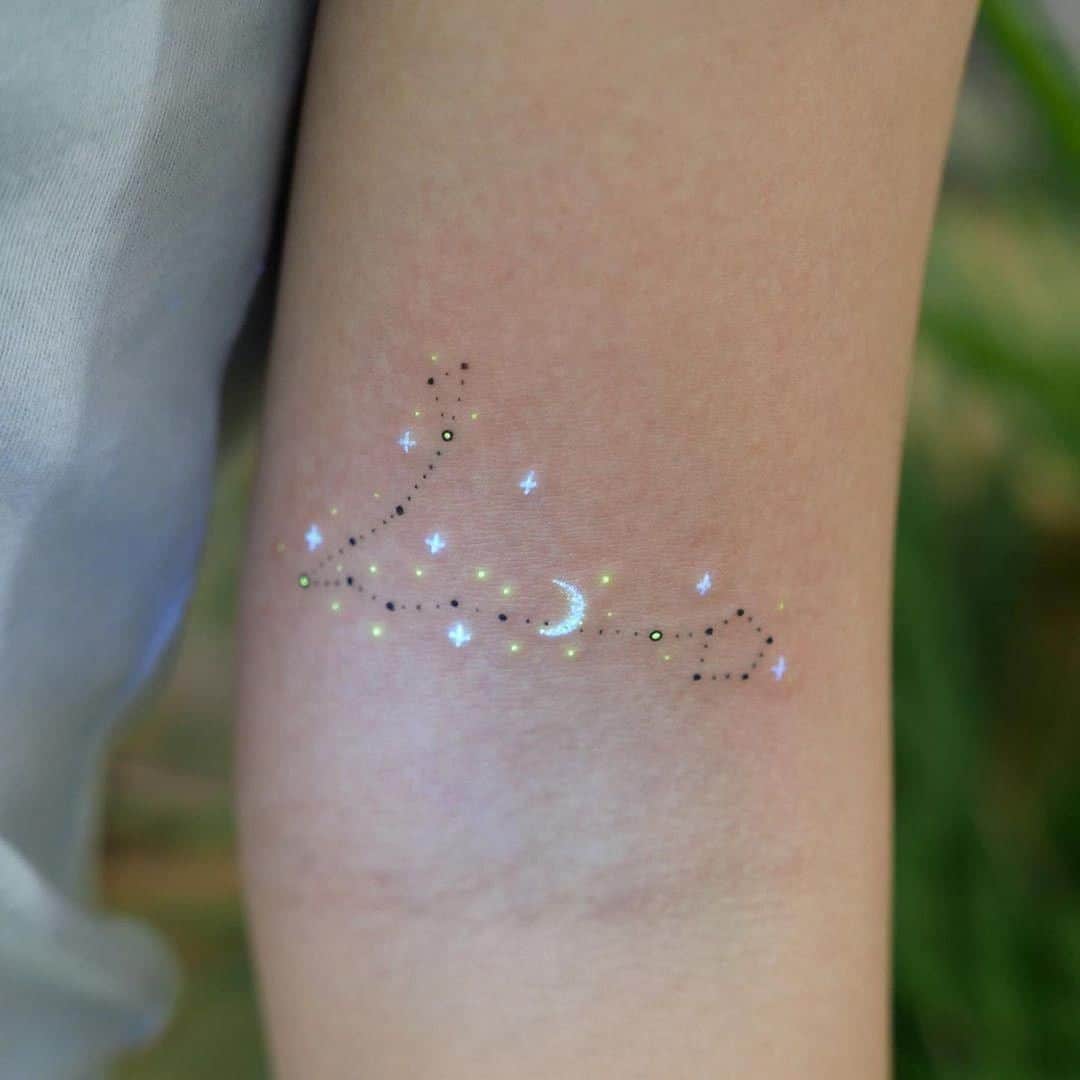 9GAGさんのインスタグラム写真 - (9GAGInstagram)「Sparkly tattoos  By @_jo_ul_ - #tattoo #9gag」9月28日 10時01分 - 9gag