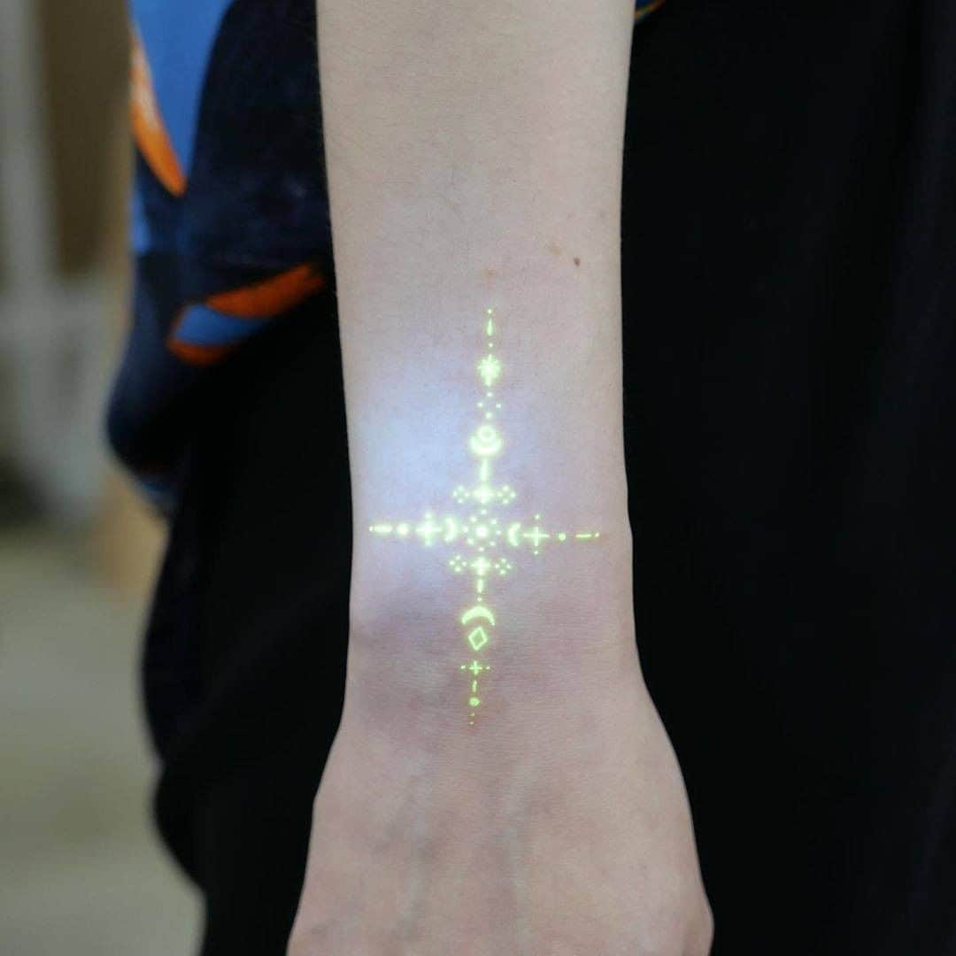 9GAGさんのインスタグラム写真 - (9GAGInstagram)「Sparkly tattoos  By @_jo_ul_ - #tattoo #9gag」9月28日 10時01分 - 9gag