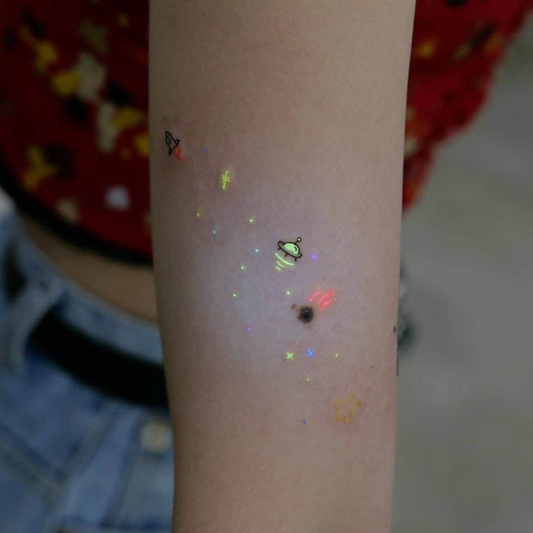 9GAGさんのインスタグラム写真 - (9GAGInstagram)「Sparkly tattoos  By @_jo_ul_ - #tattoo #9gag」9月28日 10時01分 - 9gag