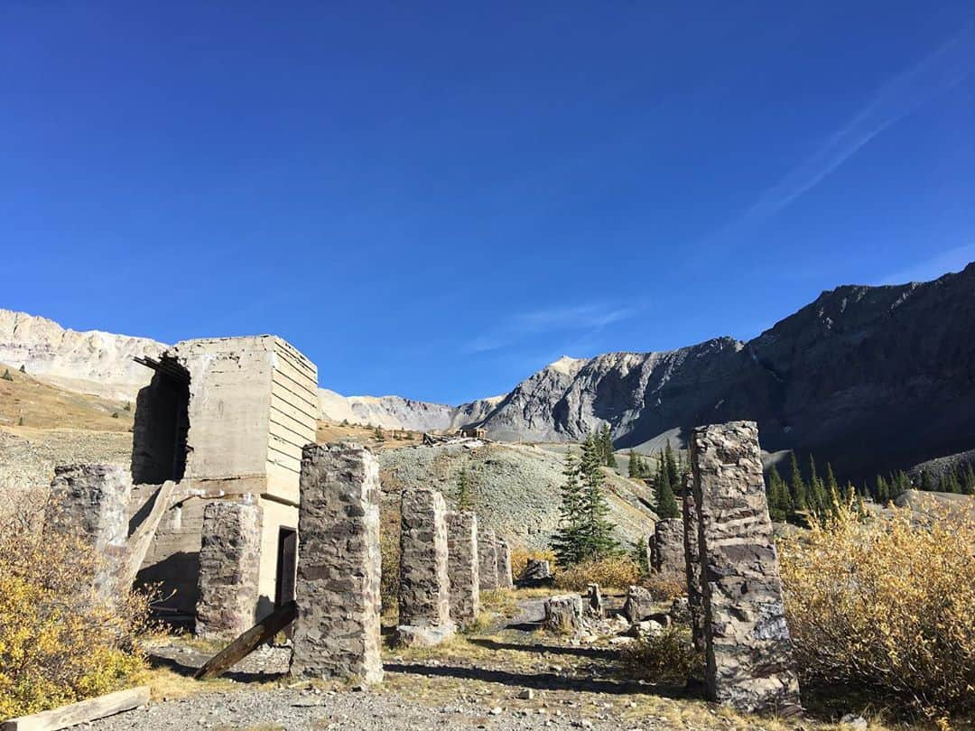 チャド・ロウさんのインスタグラム写真 - (チャド・ロウInstagram)「Incredible day exploring the old Tomboy mine ghost town.」9月28日 10時01分 - ichadlowe