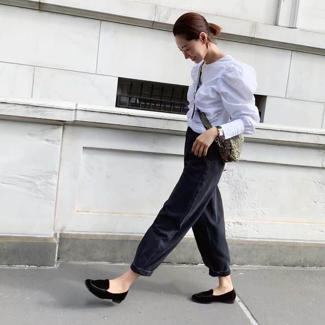大塚良子のインスタグラム：「#ootd Tops... @pixiemarket  Pants... @hm  Shoes... @therow  Bag... @yonfa_jp」