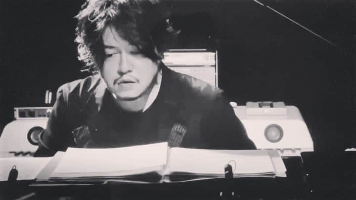 渋谷慶一郎のインスタグラム：「先日の無観客ストリーミングライブ、「見逃した！」という方がいますが、大丈夫。放送されたのと全く同じノーカット版を10月3日 0:00まで何度でも観れるからぜひ観て欲しい💁‍♂️ チケット購入はbioから ks-distance.peatix.com ◼️動画配信期間 10月3日（土）0:00まで The recent unattended streaming live, "I missed it!but that's okay.You can watch the exact same uncut version as it aired as many times as you like until October 3rd at 0:00am, so please watch it 💁♂️! Purchase tickets from bio ks-distance.peatix.com」