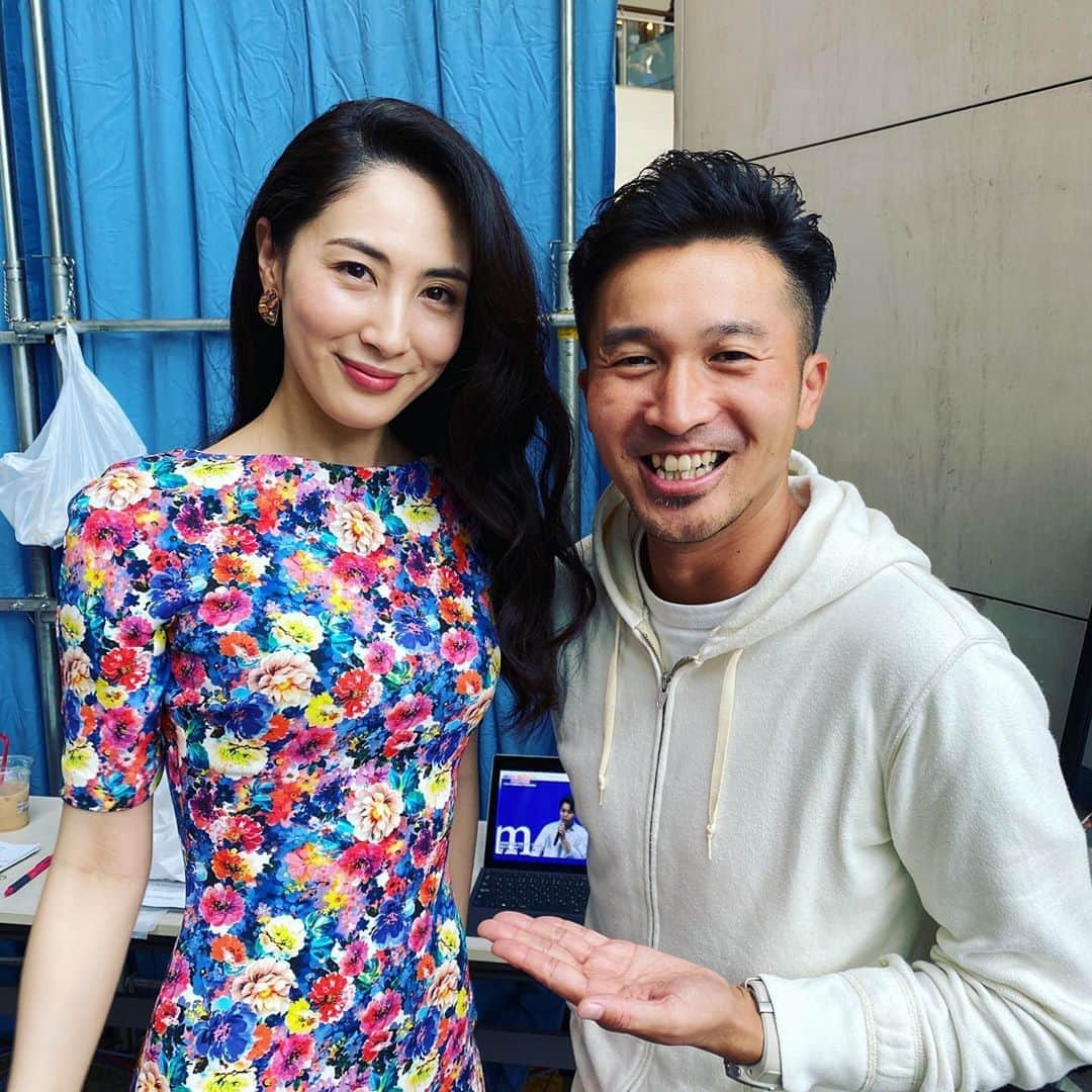 柴田聡さんのインスタグラム写真 - (柴田聡Instagram)「そして8年ぶり？？に 以前一緒に番組をもっていた 吉松育美ちゃんと再会(≧∀≦)  当時ミスインターナショナル世界一に なった瞬間も沖縄の会場で 見届けてました♪  舞台袖で10分程話しさせて もらったけど、 Live配信スタッフから 催促電話が何度も入り（笑） 全く話し足りなかった〜。。  さらに美しさに 磨きがかかってました☆  #fmyokohama  #TANSANHOUR今夜もシュワシュワ #公開収録 #東洋炭酸研究所  #炭酸王子 #吉松育美 #あと1人 #誰だっけ #あ #小林聖子 #目指せ #ベストボディ #世界一」9月28日 10時51分 - satorushiba