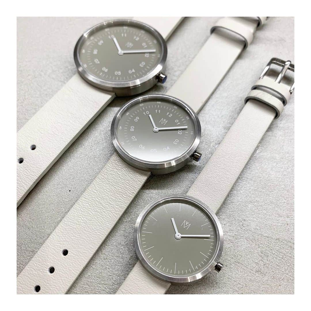 HIROBさんのインスタグラム写真 - (HIROBInstagram)「-HIROB大阪店-﻿ ﻿ MAVEN Watches﻿ SMOKE GREEN OFFWHITE﻿ ﻿ 40・34mm﻿ ¥19,000+tax﻿ ﻿ 28mm﻿ ¥20,000+tax﻿ ﻿ 大人気のスモークグリーンご用意しております◎﻿ ペアでもおすすめです♪﻿ ﻿ 通信販売も対応しており、﻿ お電話でのご相談も受け付けています。﻿ ご来店が難しい方でも﻿ お気軽にお問い合わせ下さいませ。﻿ ﻿ ルクア大阪店﻿ 営業時間10:30〜20:30﻿ ﻿ お問い合わせ先﻿ tel：06-6151-1258﻿ ﻿ ﻿ #hirob﻿ #hirobosaka﻿ #bawcrews﻿ #watch﻿ #mavenwatches﻿ #maven﻿ #belt﻿ ﻿ ﻿ #ヒロブ﻿ #ヒロブ大阪﻿ #ベイクルーズ﻿ #ウォッチ﻿ #マベンウォッチズ﻿ #腕時計﻿」9月28日 16時23分 - hirob.jp