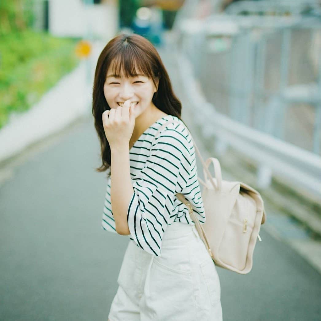 のインスタグラム：「今日も晴れていて嬉しい☀️😊 今週も1週間頑張りましょう✨  #ミスコン #ミス慶應 #慶應ミスコン #ミス慶應sfc #ポートレート」