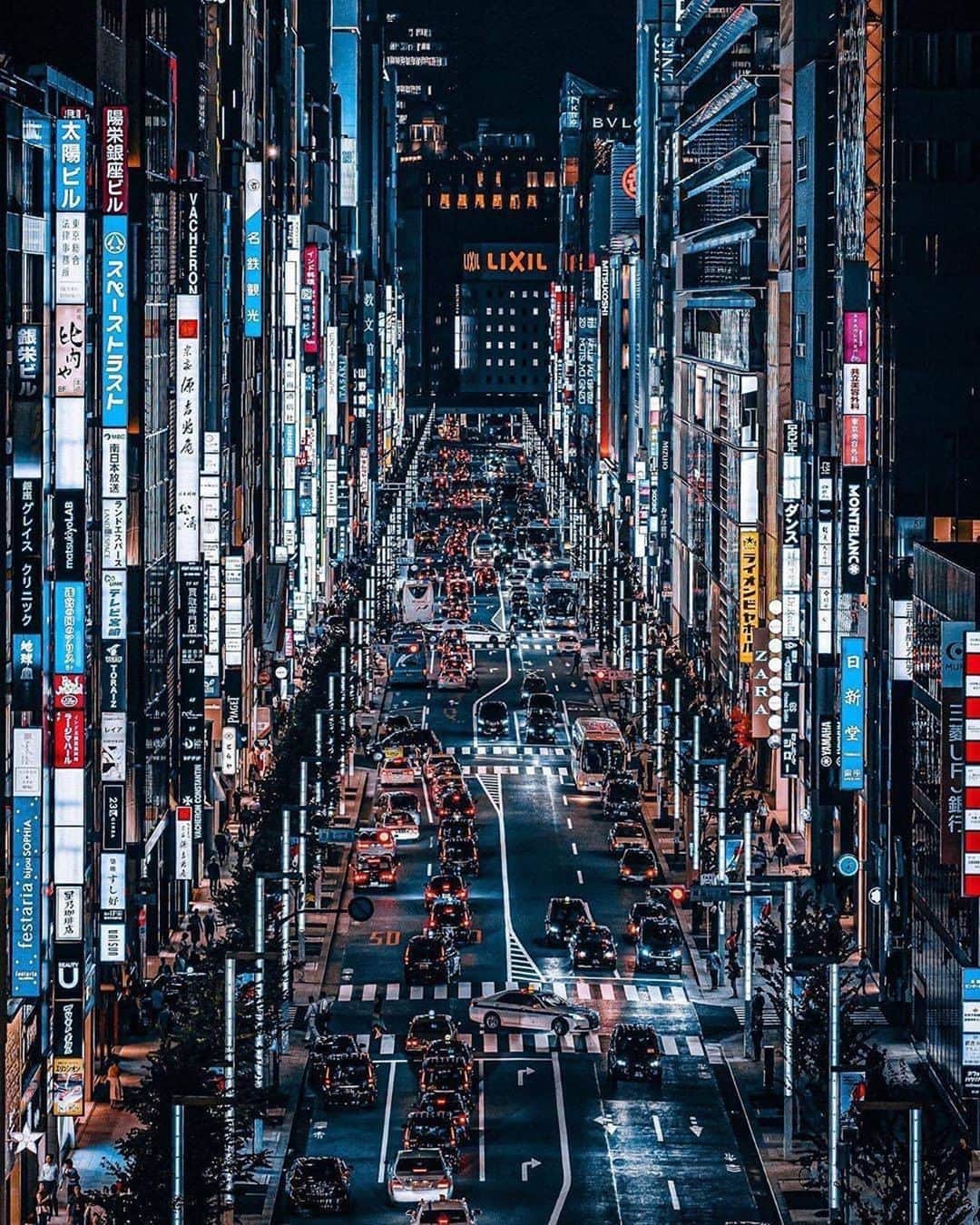 BEAUTIFUL DESTINATIONSさんのインスタグラム写真 - (BEAUTIFUL DESTINATIONSInstagram)「Ginza comes alive at night with its bright neon lights.✨ Choose your own adventure: shopping, dining, or entertainment! 🛍️   Did you know that today is World Tourism Day? While the industry has been deeply impacted by the pandemic, we can’t wait to go and explore the world soon and support our local destinations—better and stronger.  Tell us your fave local tourist spots by commenting down below! #WTD2020 #WorldTourismDay  📸 @jungraphy_ 📍Ginza, Tokyo, Japan」9月28日 11時02分 - beautifuldestinations